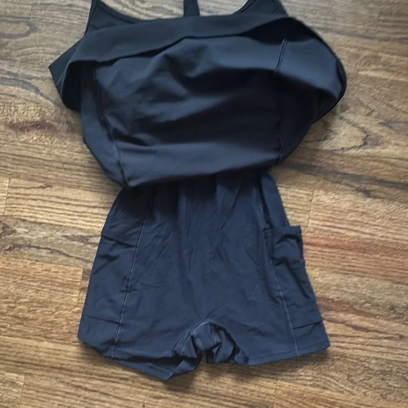 Vuori One Hot Black Athletic Tennis Dress - Picture 3 of 4